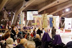 AOBR 2015 08 12 AU 16 LOURDES 5 PROCESSION DANS LA BASILIQUE SOUTERRAINE (4)